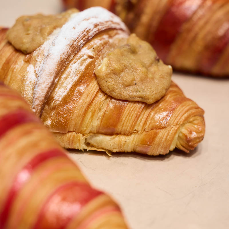 Des délicieux croissants au beurre de la boulangerie pâtisserie Carton à Paris