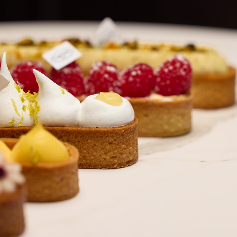 Un ensemble de quelques patisseries de la boulangerie pâtisserie Carton à Paris