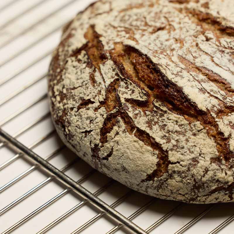 Un pain artisanal de la boulangerie pâtisserie Carton à Paris
