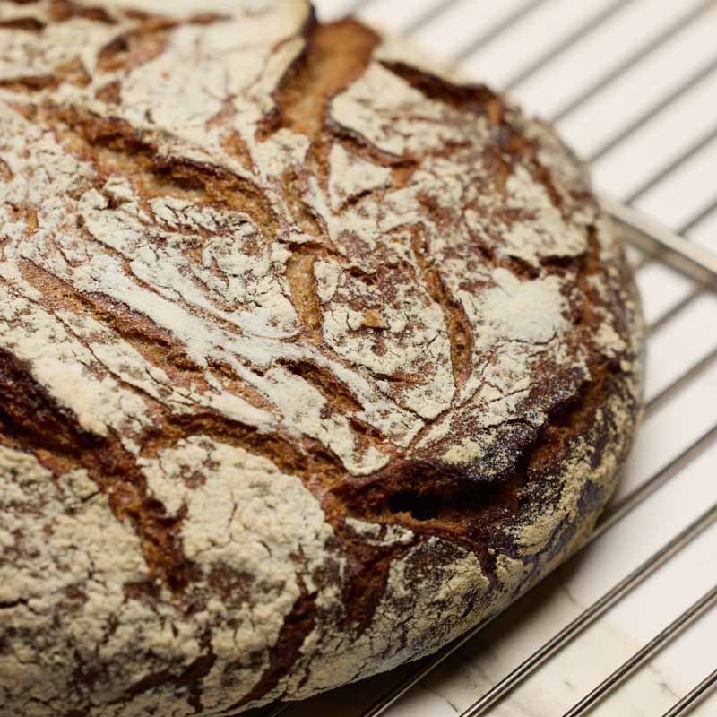 Un pain artisanal de la boulangerie pâtisserie Carton à Paris